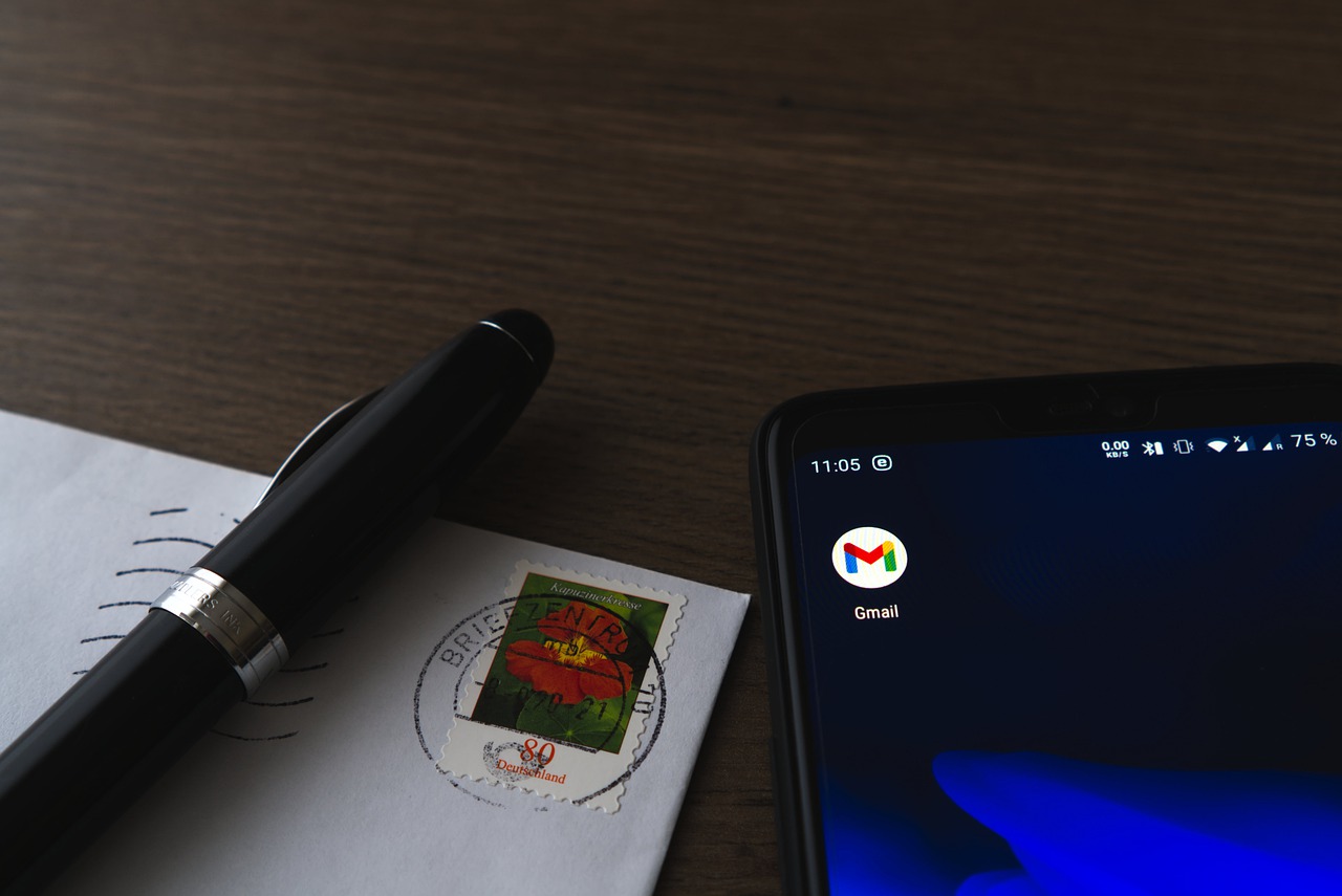 ¿Por qué una cuenta de email o Facebook es más valiosa que una tarjeta de crédito para los hackers?